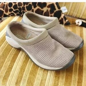 Dark brown mesh comfortable clogs